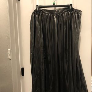Shiny black skirt